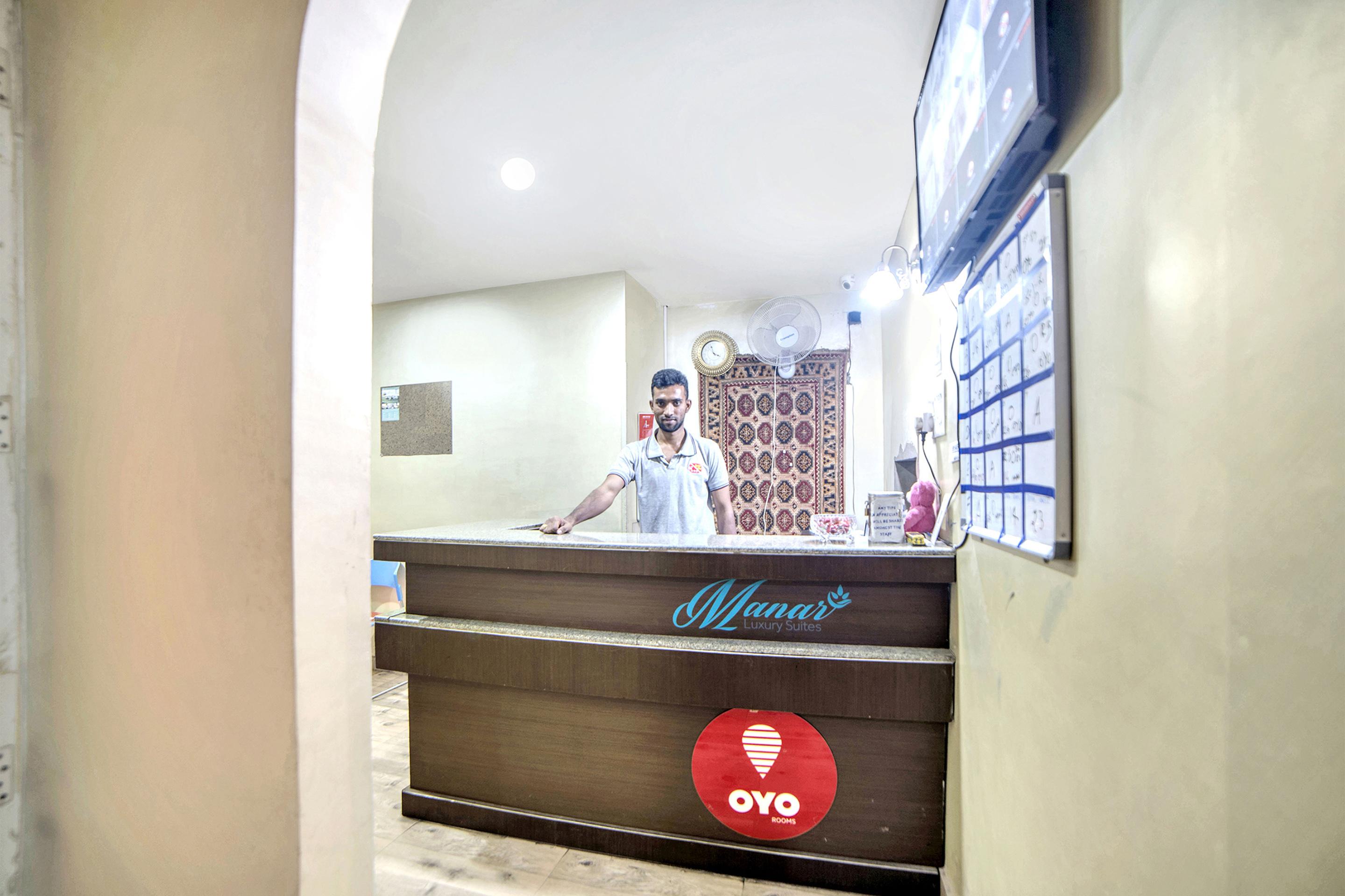 Oyo 674 Apartment Hotel Manar Luxury Suites Hyderabad Bagian luar foto